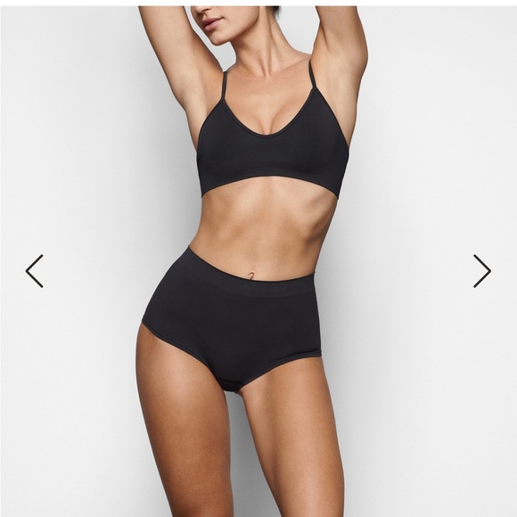 NWT SKIMS SOFT SMOOTHING SEAMLESS BRALETTE
ONYX / S - Picture 2 of 7